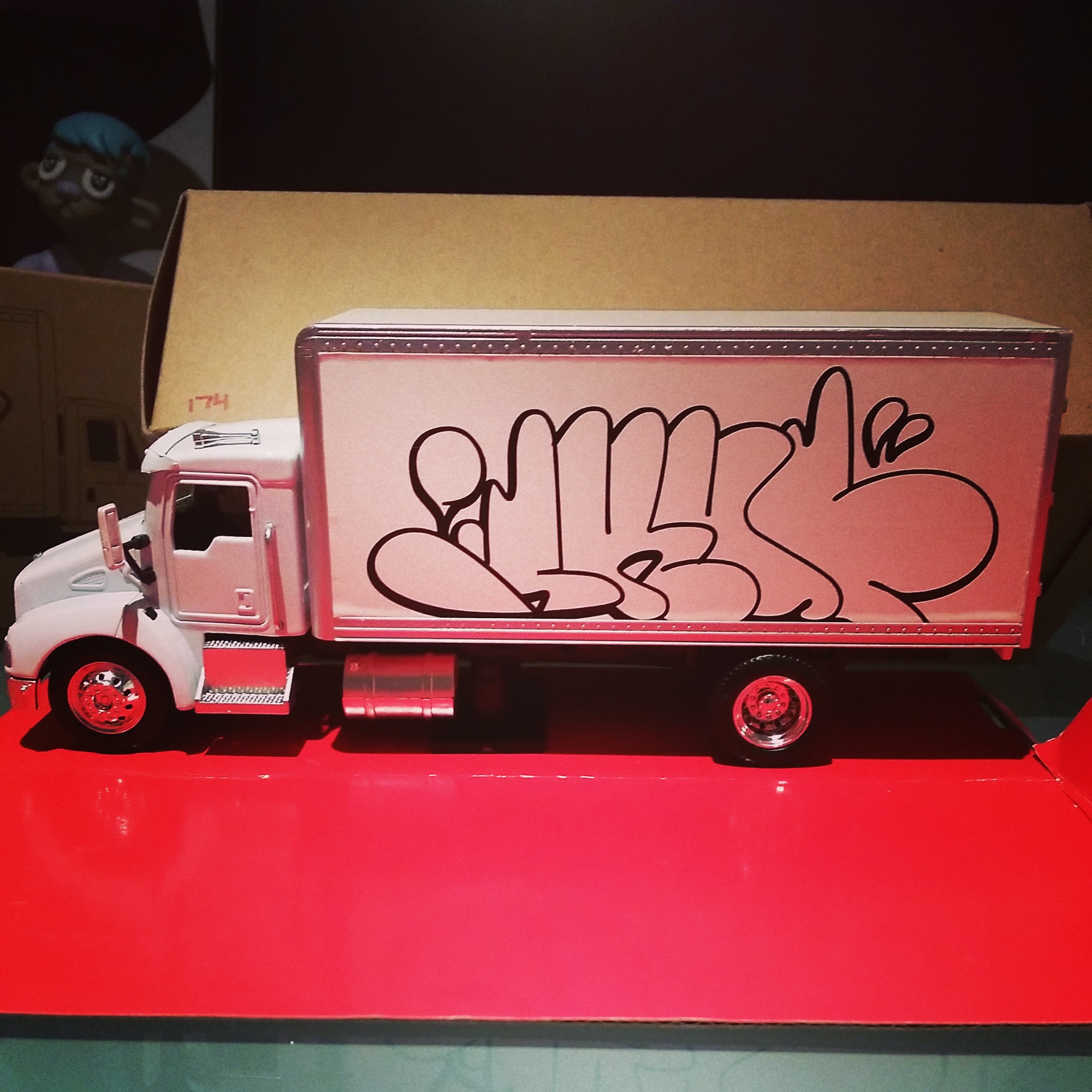 Skuf camion toys street art